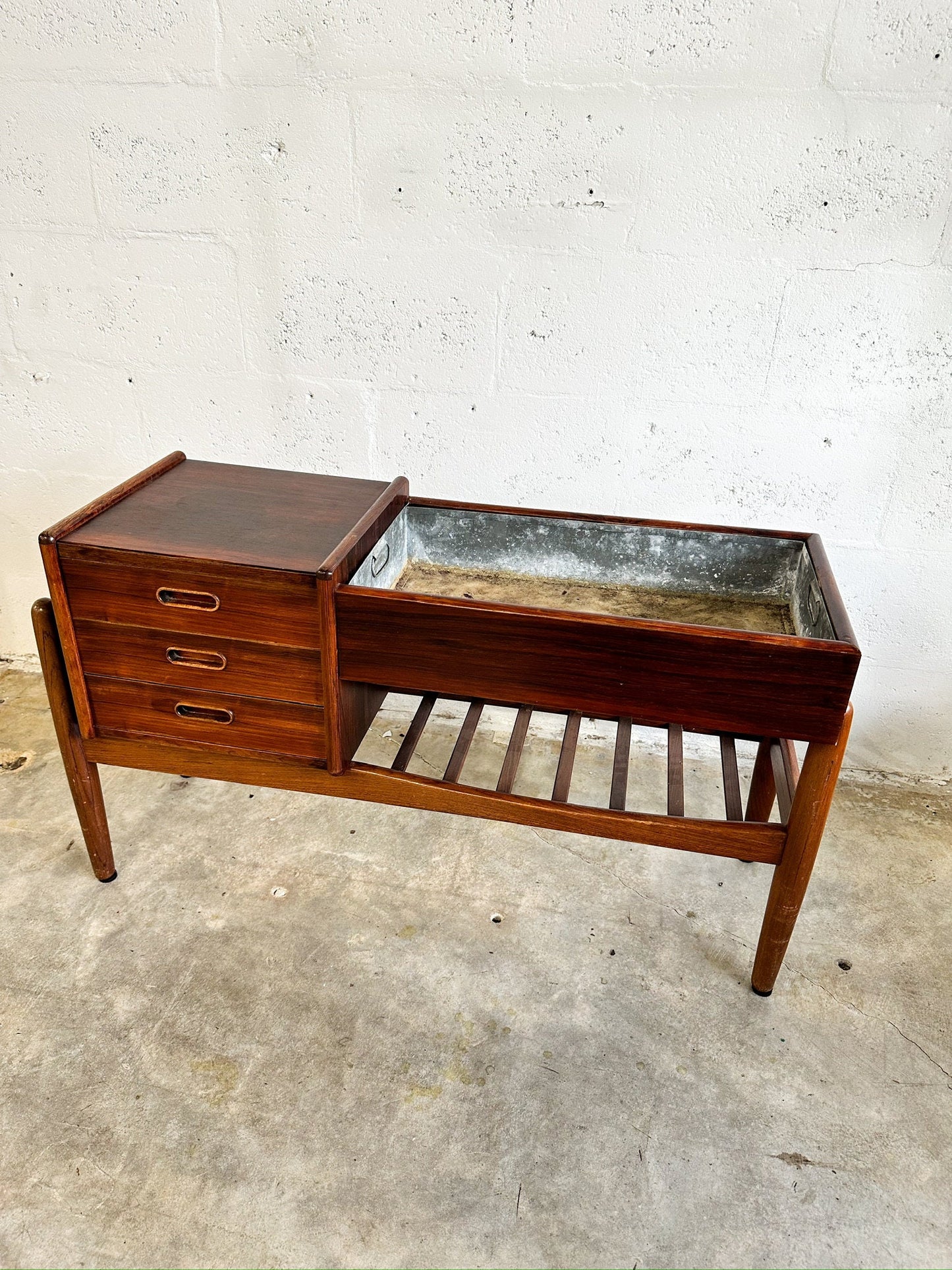 Rosewood Danish Modern planter by Arne Wahl Iversen