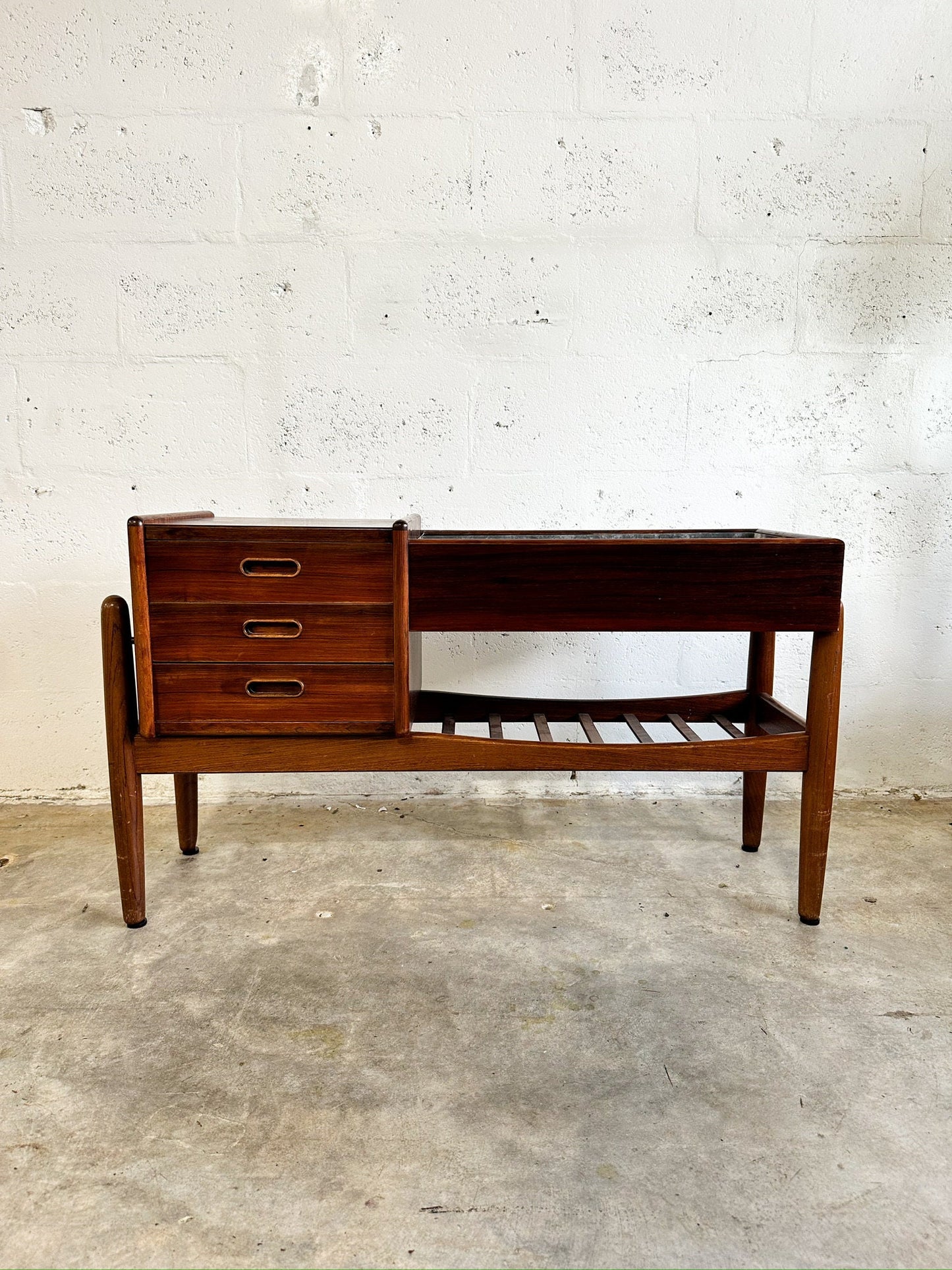 Rosewood Danish Modern planter by Arne Wahl Iversen