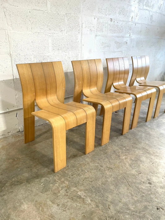 How to Choose the Perfect Mid-Century Chair for Your Living Room