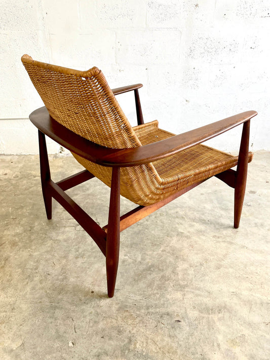 How to Create a Relaxing Corner With Just One Chair