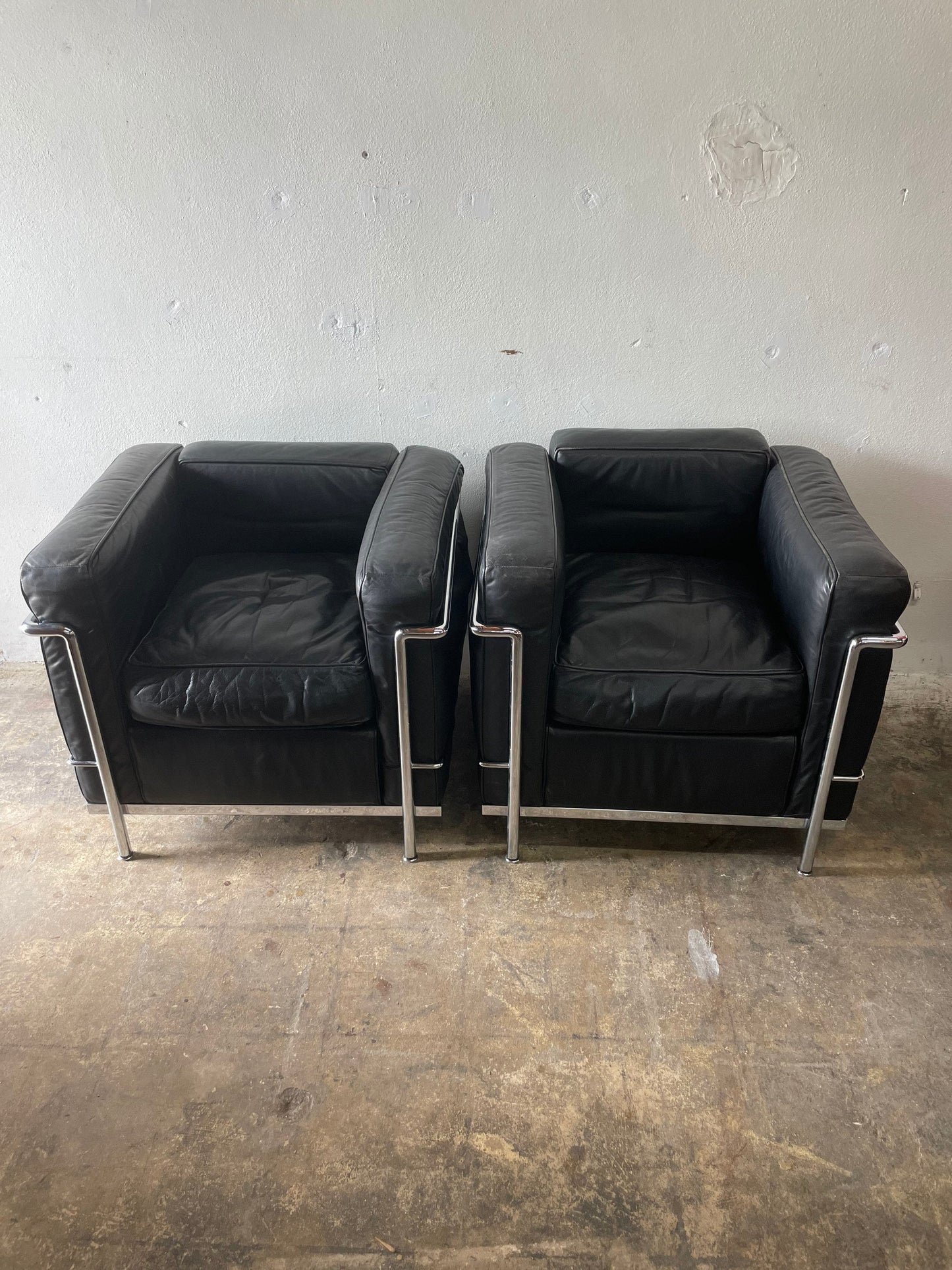 Le Corbusier LC2 Chairs Black Leather