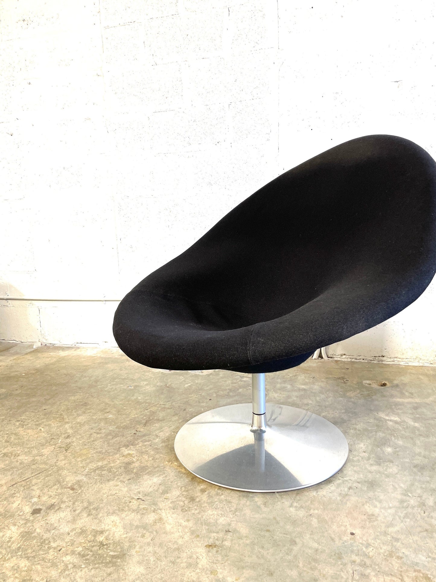 Pierre Paulin for Artifort Mid Century Big Globe Chair