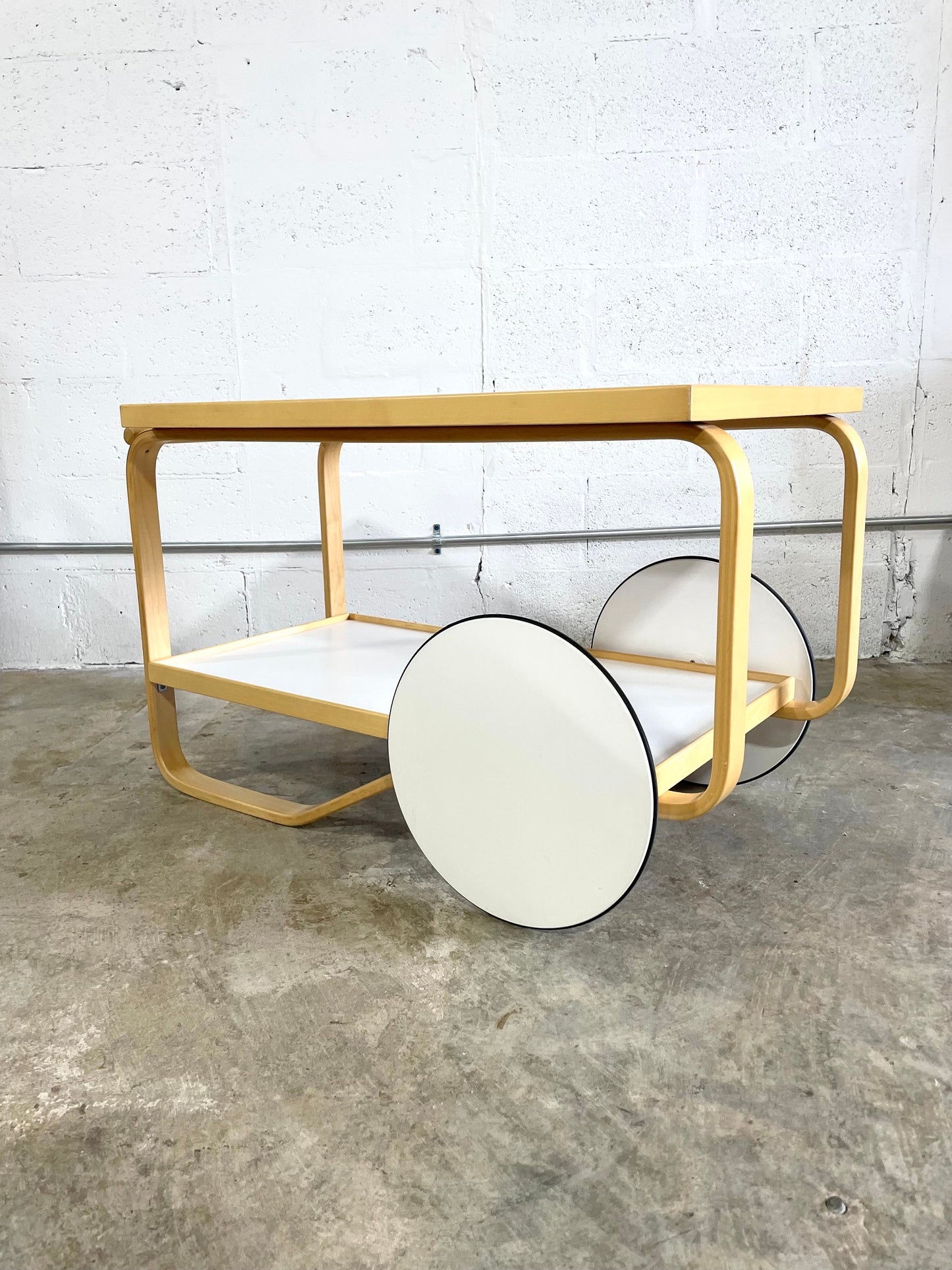 Alvar Aalto Serving Trolley or Bar Cart 901 by Artek