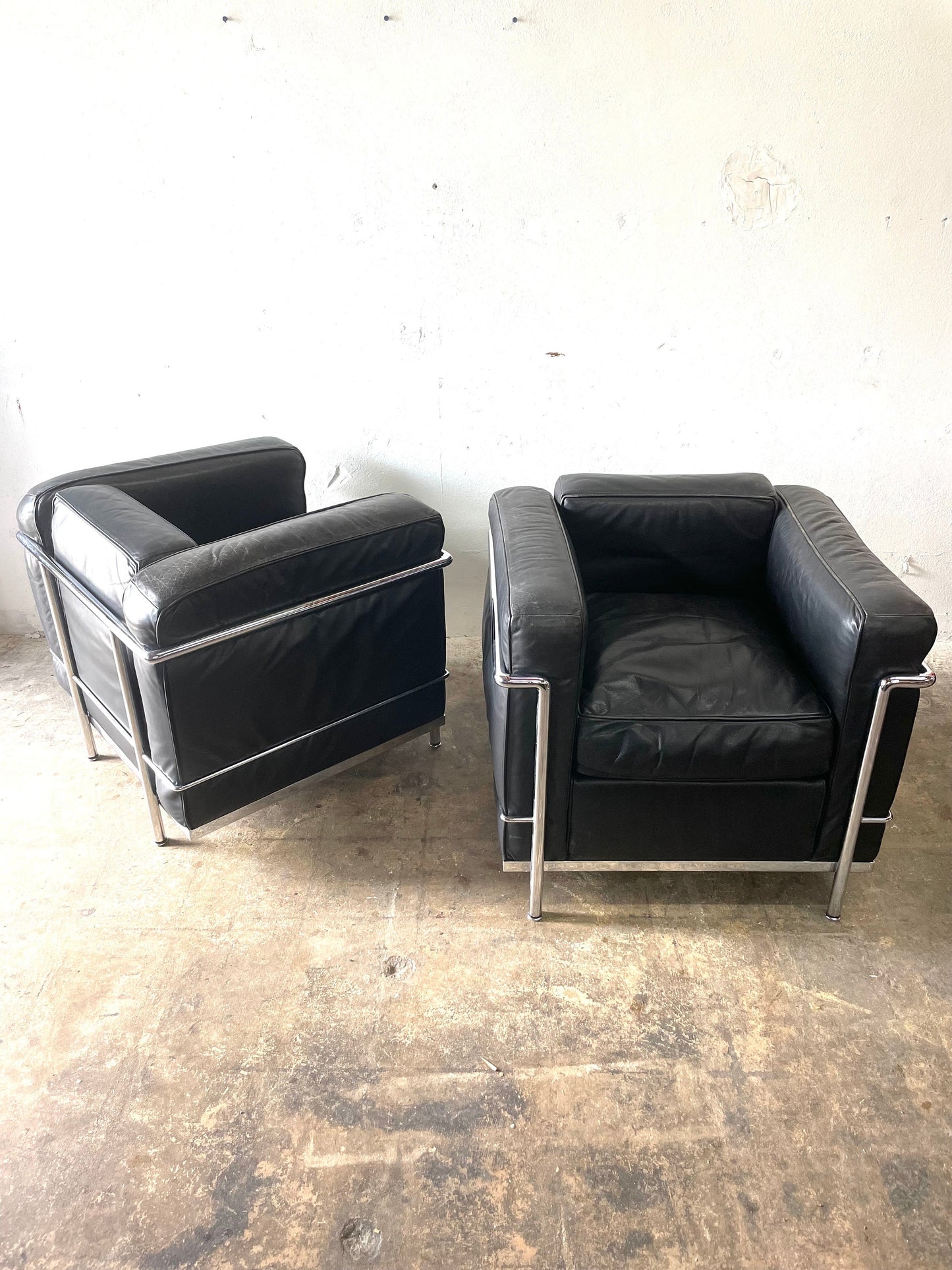 Le Corbusier LC2 Chairs Black Leather