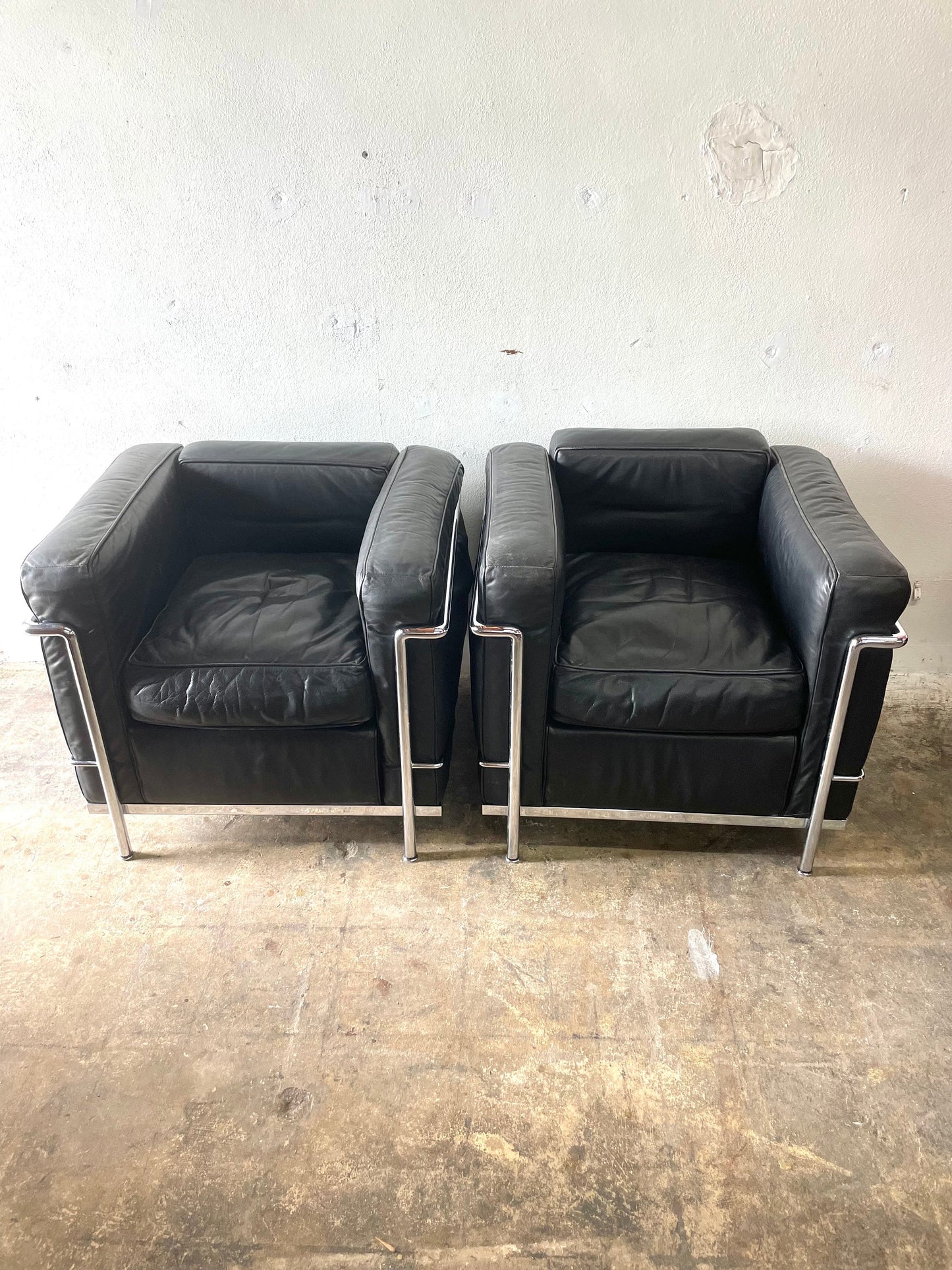 Le Corbusier LC2 Chairs Black Leather